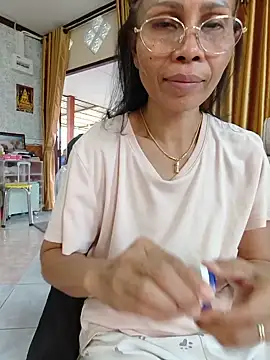 Snapshot of Mama_Eva_1 chatting on July 17, 2026, 12:30 am Mama Eva 1 online show from July 17, 2026, 12:30 am