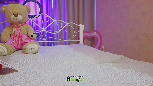 Snapshot of Berkova_L chatting on November 6, 2025, 7:56 am Berkova L online show from November 6, 2025, 7:56 am