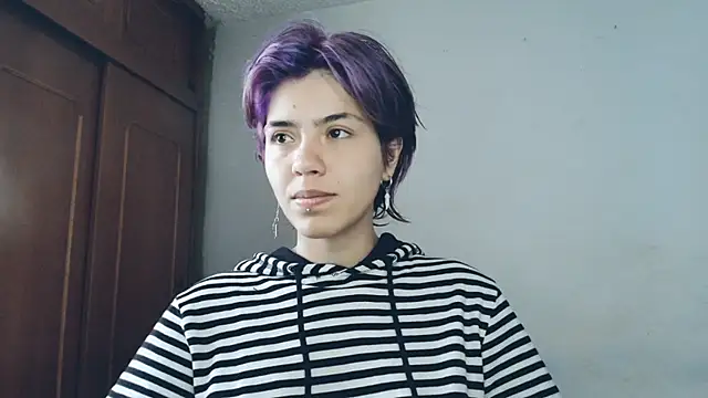 Zafira  Raven online show from September 29, 2025, 3:50 pm