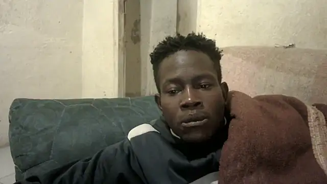 Snapshot of FeeingSplicing chatting on November 28, 2025, 10:21 pm FeeingSplicing online show from November 28, 2025, 10:21 pm