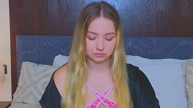 Snapshot of LeeAmy chatting on September 19, 2025, 6:56 pm LeeAmy online show from September 19, 2025, 6:56 pm