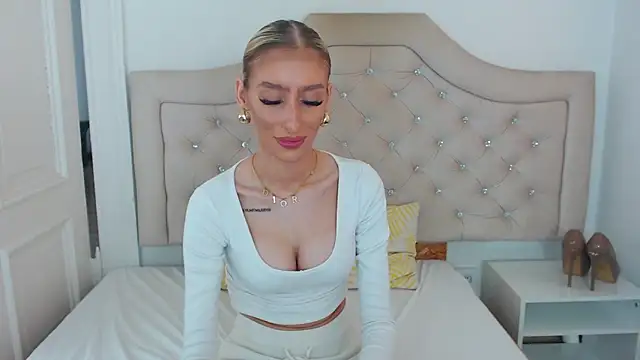 Snapshot of NatalieSensual chatting on April 19, 2026, 11:55 am NatalieSensual online show from April 19, 2026, 11:55 am