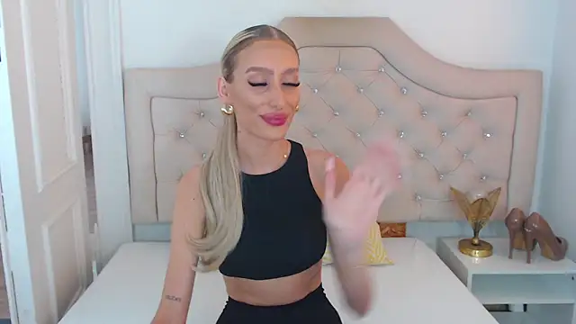 Snapshot of NatalieSensual chatting on May 9, 2026, 11:24 am NatalieSensual online show from May 9, 2026, 11:24 am
