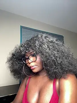 WomanNextdoor1 online show from February 18, 2026, 5:05 am