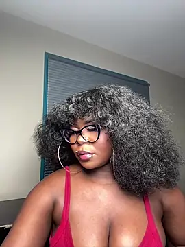 Snapshot of WomanNextdoor1 chatting on May 26, 2026, 6:55 am WomanNextdoor1 online show from May 26, 2026, 6:55 am