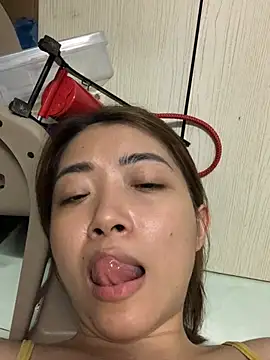 Snapshot of Minee1202 chatting on April 7, 2026, 12:45 am Minee1202 online show from April 7, 2026, 12:45 am