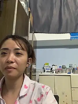 Snapshot of Minee1202 chatting on April 13, 2026, 2:26 am Minee1202 online show from April 13, 2026, 2:26 am