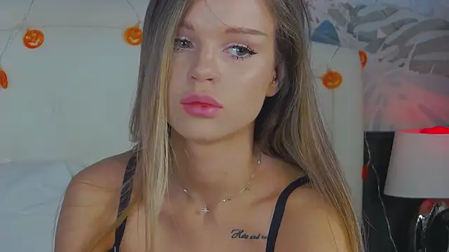 Snapshot of MarilynNova chatting on November 3, 2025, 4:28 am MarilynNova online show from November 3, 2025, 4:28 am