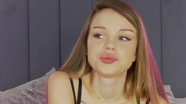 Snapshot of MarilynNova chatting on October 19, 2025, 4:26 am MarilynNova online show from October 19, 2025, 4:26 am