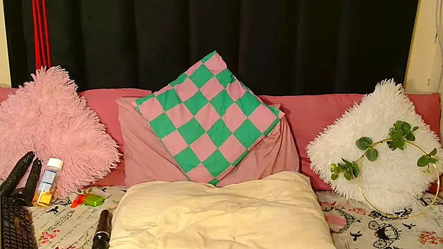 AmazingDarkDoll online show from September 23, 2025, 1:01 am