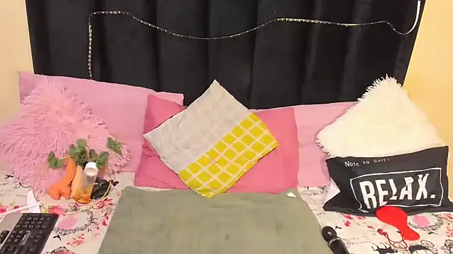 AmazingDarkDoll online show from February 26, 2026, 2:44 am