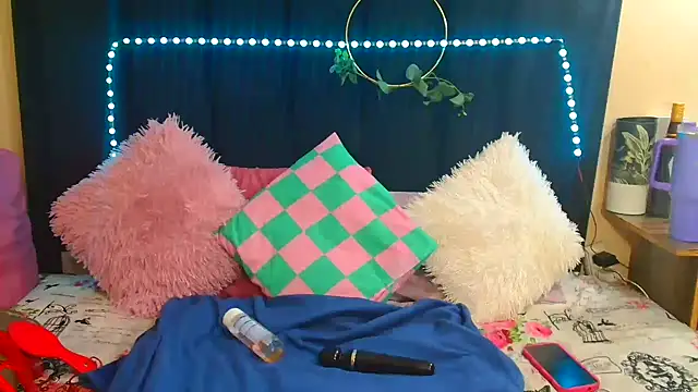 AmazingDarkDoll online show from November 4, 2025, 4:22 pm