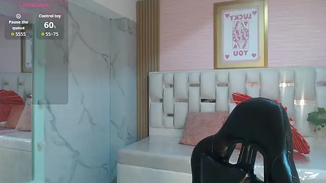 Snapshot of allyssa_bellini_s chatting on October 24, 2025, 8:30 pm allyssa bellini s online show from October 24, 2025, 8:30 pm