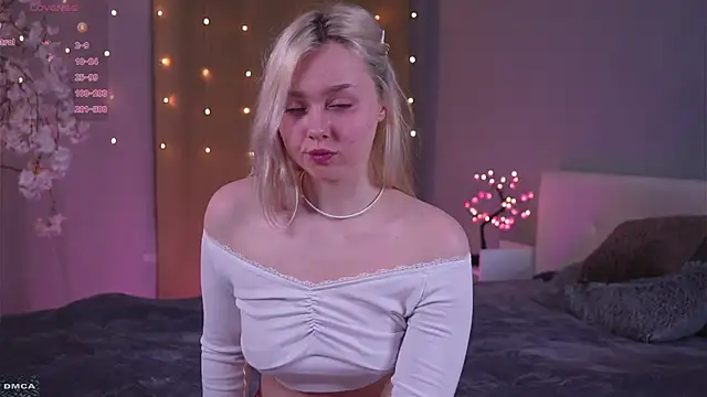 Snapshot of AccaCroyle chatting on December 19, 2025, 10:12 pm AccaCroyle online show from December 19, 2025, 10:12 pm