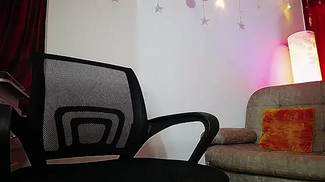 Snapshot of Noha_Lux chatting on September 29, 2025, 12:33 pm Noha Lux online show from September 29, 2025, 12:33 pm