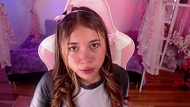 sweet daniiela online show from November 18, 2025, 5:38 pm