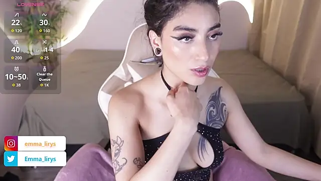 Emma and Issac online show from November 21, 2025, 4:55 am