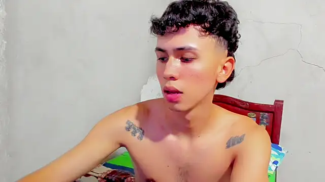 Snapshot of Damien_444 chatting on October 3, 2025, 10:33 pm Damien 444 online show from October 3, 2025, 10:33 pm