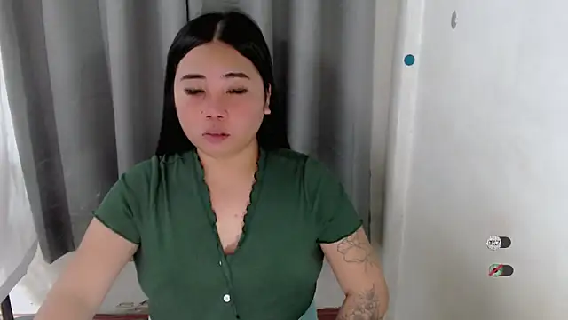 Yhana Slut online show from September 18, 2025, 2:09 pm