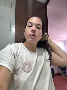 Snapshot of leiablack chatting on June 11, 2026, 3:42 pm leiablack online show from June 11, 2026, 3:42 pm