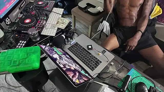 Triggerhappycj100 online show from May 7, 2026, 8:56 pm