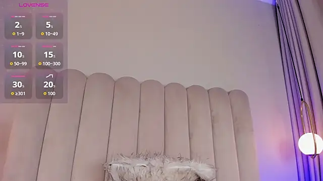 Snapshot of ashlye_white chatting on October 19, 2025, 1:25 pm ashlye white online show from October 19, 2025, 1:25 pm