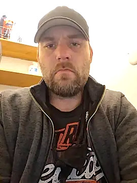 Snapshot of Bamse28 chatting on April 11, 2026, 2:43 pm Bamse28 online show from April 11, 2026, 2:43 pm