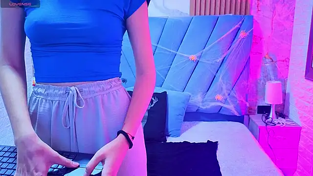 violett  golden online show from October 12, 2025, 8:54 pm