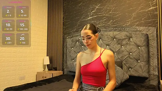 violett  golden online show from September 25, 2025, 2:12 pm