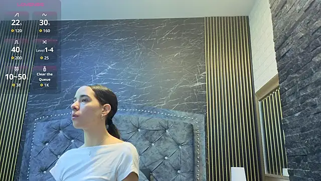 violett  golden online show from September 23, 2025, 11:17 am