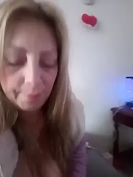 Estefania Arce online show from October 19, 2025, 8:44 pm