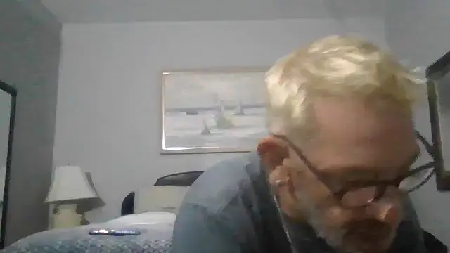 Snapshot of FoxnMouse chatting on October 31, 2025, 2:52 am FoxnMouse online show from October 31, 2025, 2:52 am