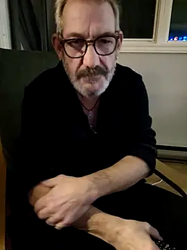 Snapshot of FoxnMouse chatting on November 24, 2025, 2:11 am FoxnMouse online show from November 24, 2025, 2:11 am