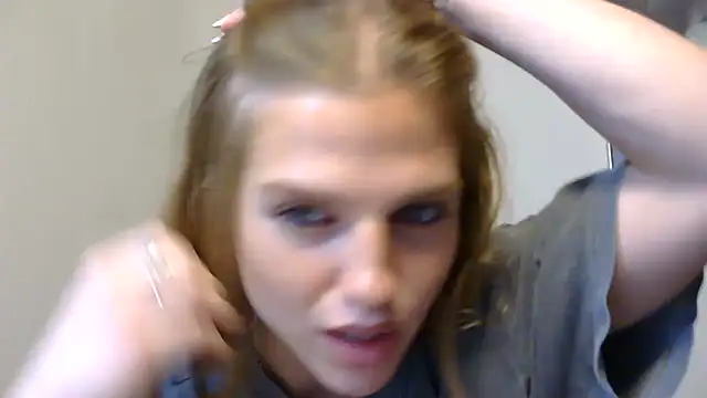 Snapshot of sweetceeme chatting on April 21, 2026, 1:42 am sweetceeme online show from April 21, 2026, 1:42 am