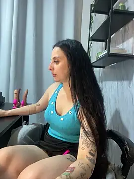yumi-hot online show from May 8, 2026, 9:07 pm
