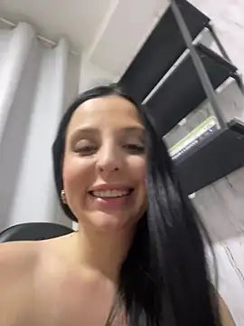yumi-hot online show from May 14, 2026, 11:13 pm