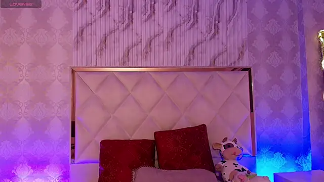 Naomy tay1 online show from February 1, 2026, 3:27 am