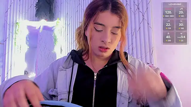 Snapshot of Naomy_tay1 chatting on April 15, 2026, 4:40 am Naomy tay1 online show from April 15, 2026, 4:40 am