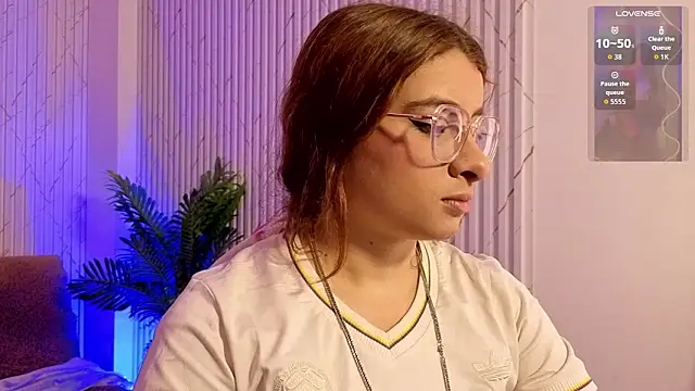 Snapshot of Naomy_tay1 chatting on March 6, 2026, 3:34 am Naomy tay1 online show from March 6, 2026, 3:34 am