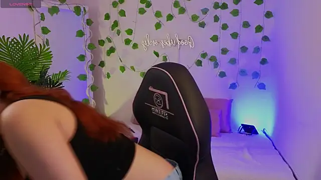 Naomy tay1 online show from September 29, 2025, 3:13 am