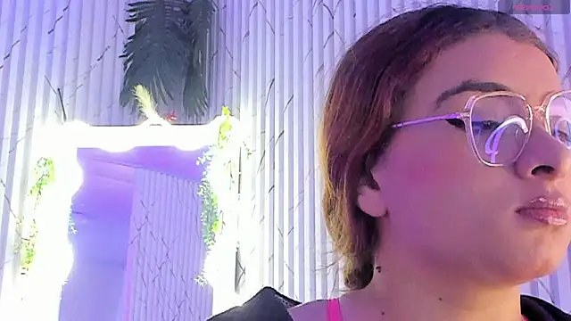 Naomy tay1 online show from May 1, 2026, 3:11 am