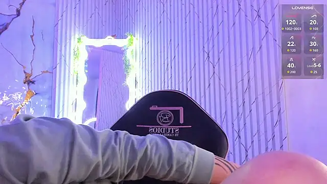 Snapshot of Naomy_tay1 chatting on March 14, 2026, 2:28 am Naomy tay1 online show from March 14, 2026, 2:28 am