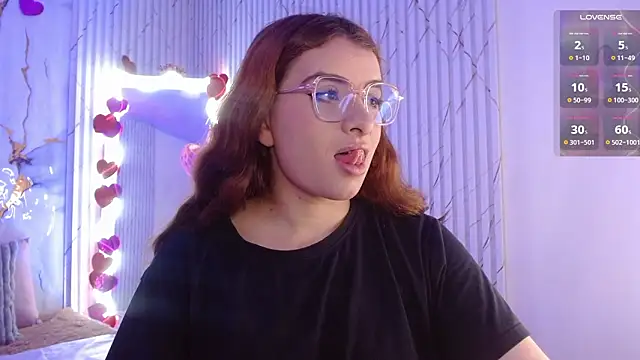 Snapshot of Naomy_tay1 chatting on March 11, 2026, 2:49 am Naomy tay1 online show from March 11, 2026, 2:49 am