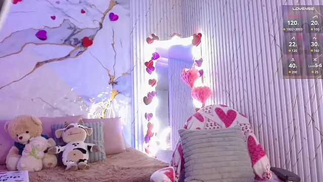 Snapshot of Naomy_tay1 chatting on March 8, 2026, 2:04 am Naomy tay1 online show from March 8, 2026, 2:04 am