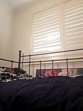 Snapshot of KrystalRoss chatting on October 21, 2025, 3:17 am KrystalRoss online show from October 21, 2025, 3:17 am