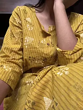 modelnishu online show from February 6, 2026, 2:35 pm