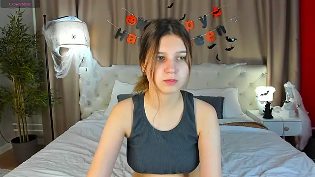 Elle Ellise online show from October 30, 2025, 8:01 am