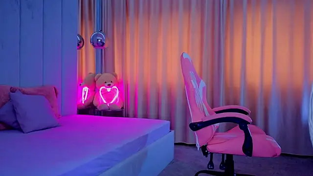 Snapshot of Reina_Cummings chatting on October 28, 2025, 6:34 am Reina Cummings online show from October 28, 2025, 6:34 am