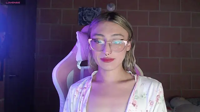 Snapshot of Andrea_camilaaa chatting on April 15, 2026, 11:05 am Andrea camilaaa online show from April 15, 2026, 11:05 am