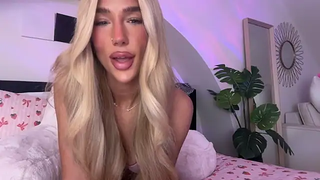 KENNIEXROSE online show from April 14, 2026, 10:04 pm